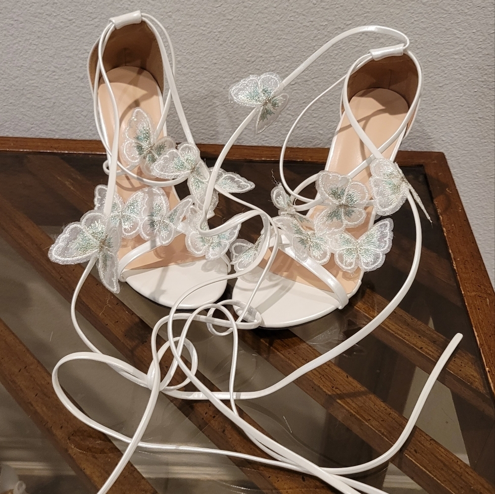 Elegant White Lace-Up Women's Sandals